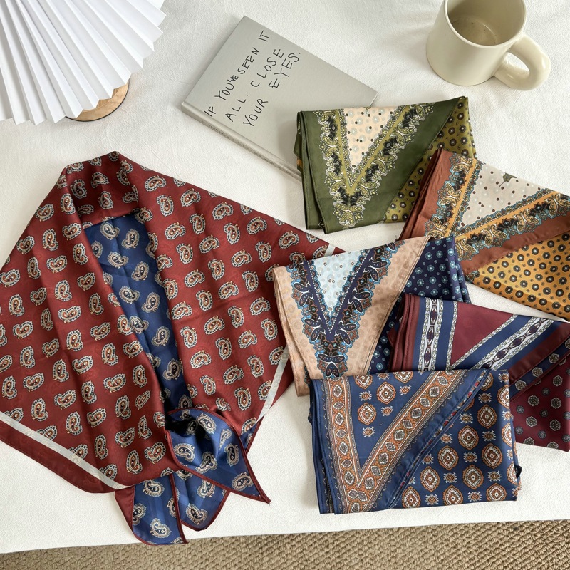 Vintage Fashion Old Money - 新しいスタイルのオールドマネースタイルペイズリー柄三角バンダナ、ヴィンテージ老眼鏡用ベルベットソフトスカーフ、春・秋・冬用装飾スカーフ