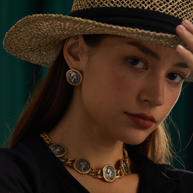ヴィンテージビューティーコインオールドマネースタッドイヤリン - Vintage Fashion Old Money のレビューと価格