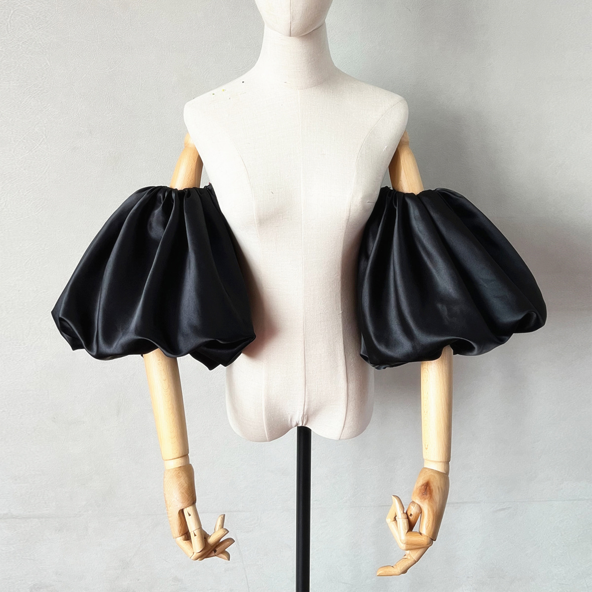 女性のエレガントなデザイナーパフサテンアームスリーブ女性ヴィ - Vintage Fashion Photography のレビューと価格
