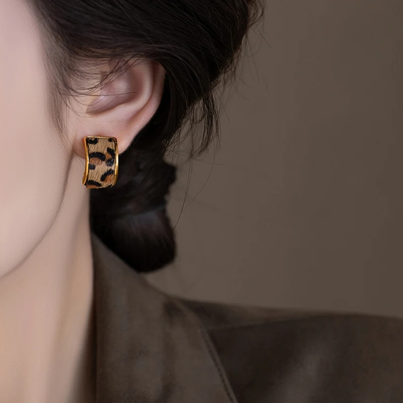 ファッションセクシーなヒョウ柄メタル C 字型 2026 女 - Vintage Fashion Illustrations のレビューと価格