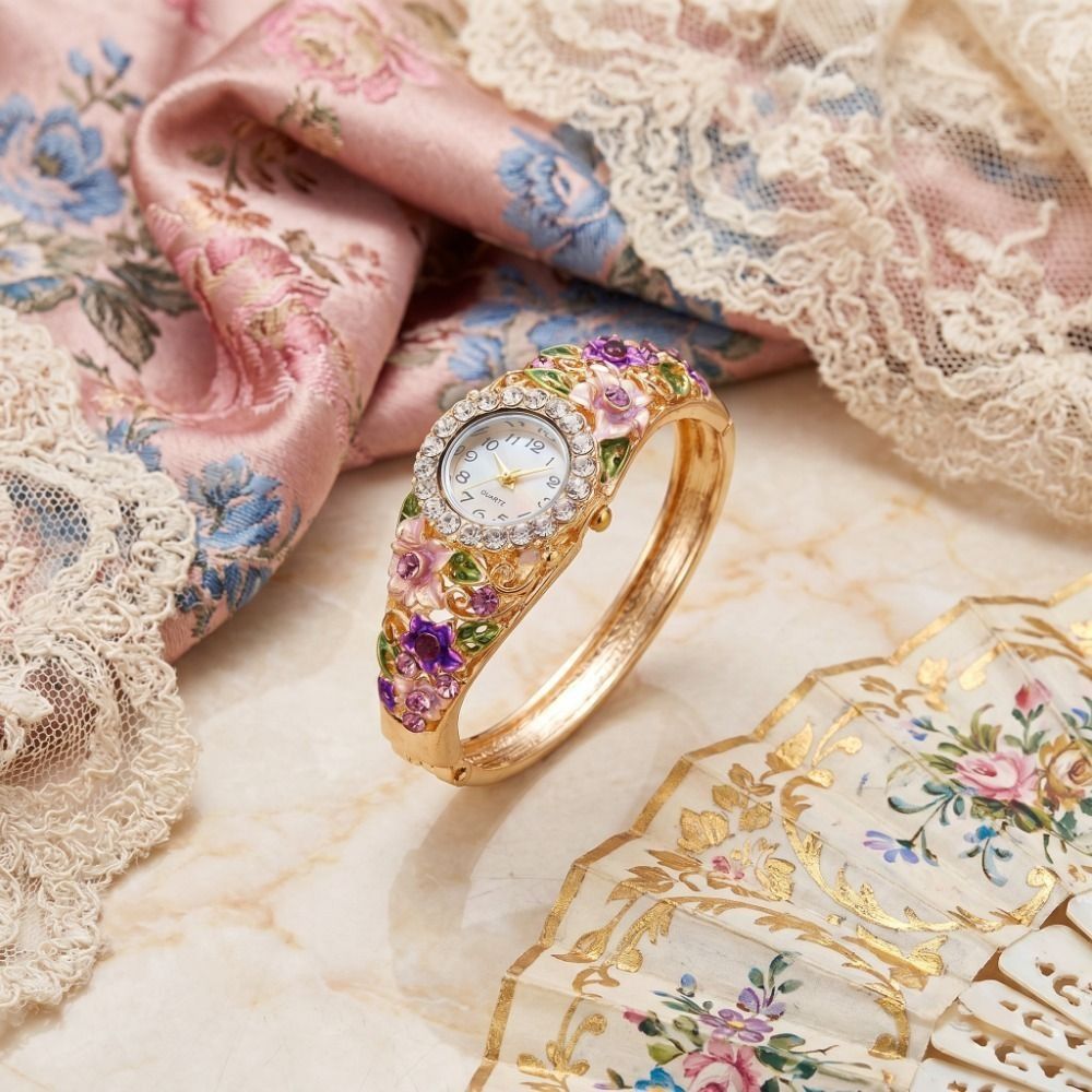 花が豊富にあしらわれたヴィンテージ時計ラインストーンブレスレ - Vintage Fashion Week のレビューと価格